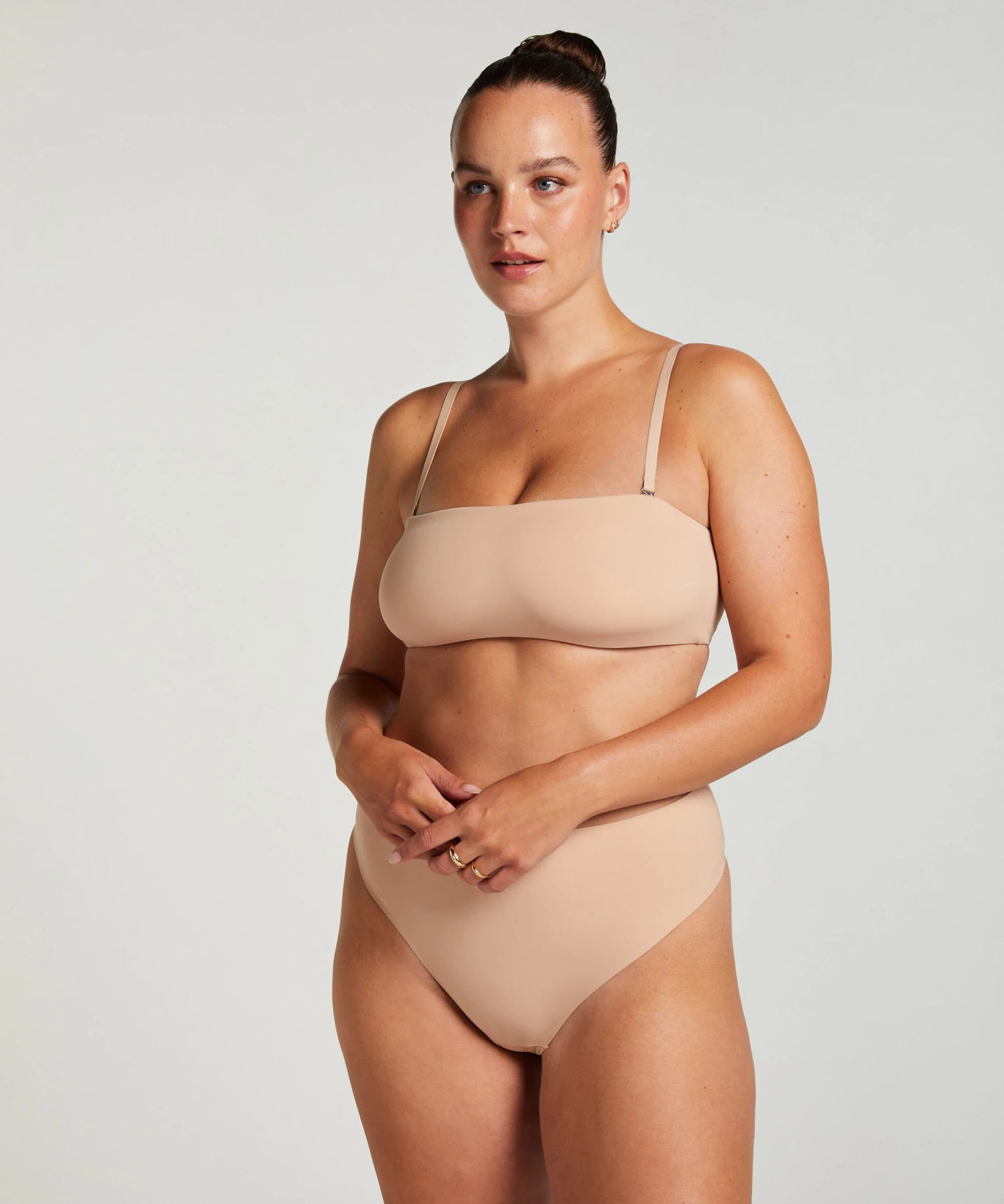 Hunkemöller String Smooth- Beige 4 Hunkemöller String Smooth- Beige – Image 4