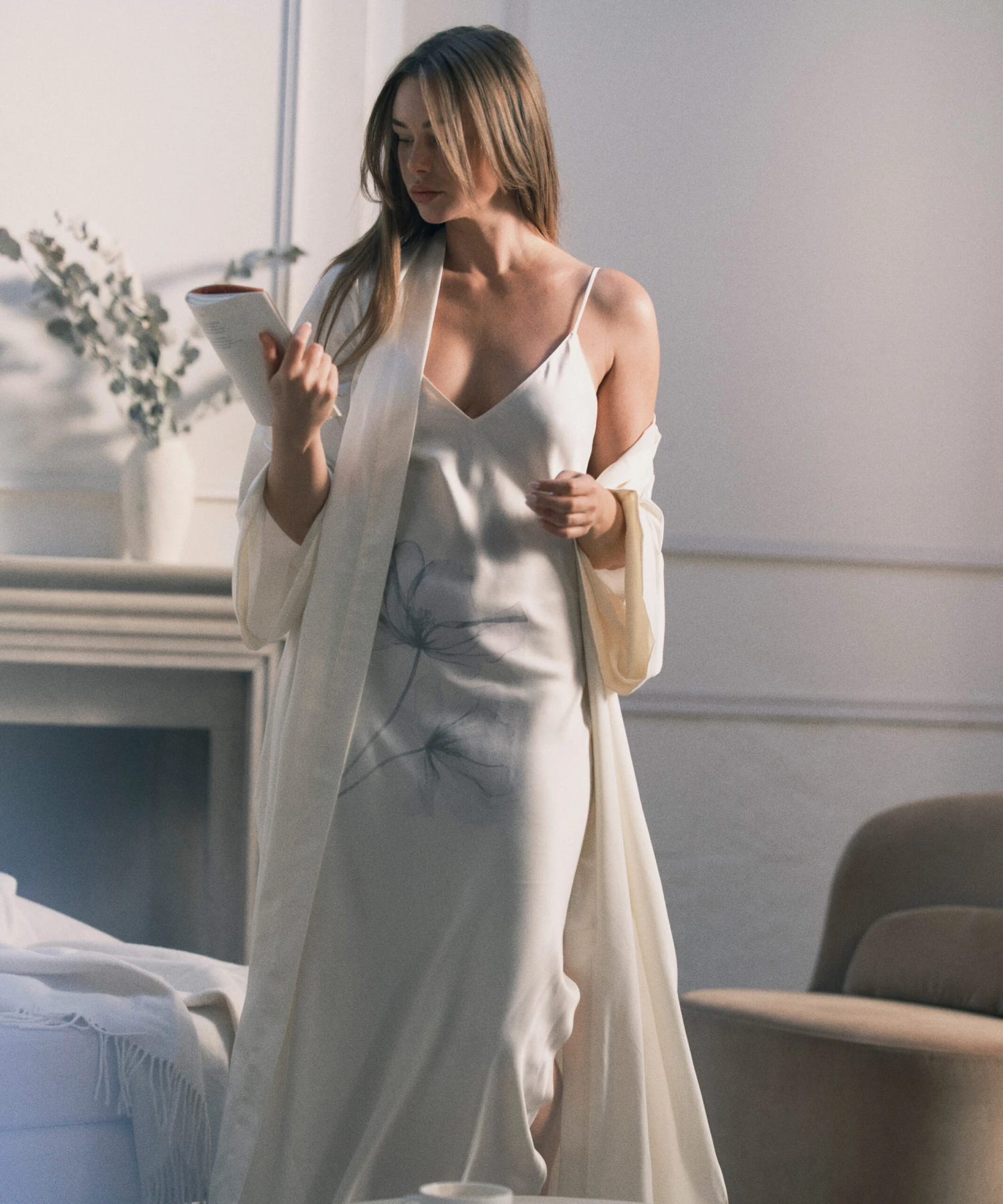 Hunkemöller Kimono Long Satin Floral- Blanc 6 Hunkemöller Kimono Long Satin Floral- Blanc – Image 6